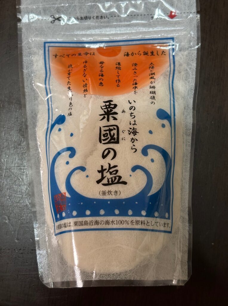 粟国の塩（160g）の商品画像。表面
