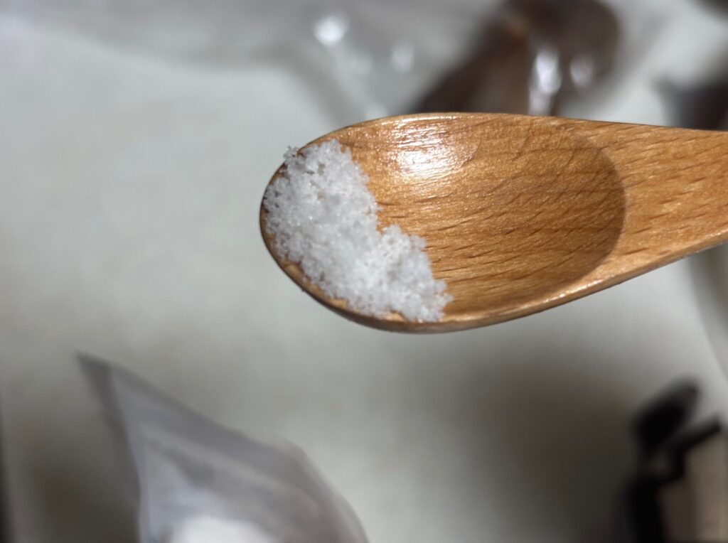 粟国の塩はしっとりとした質感