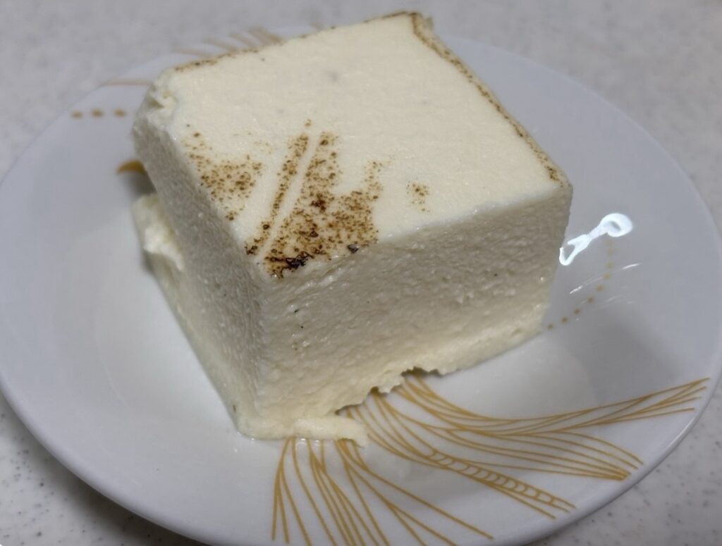 お皿に置くと豆腐そのもの
